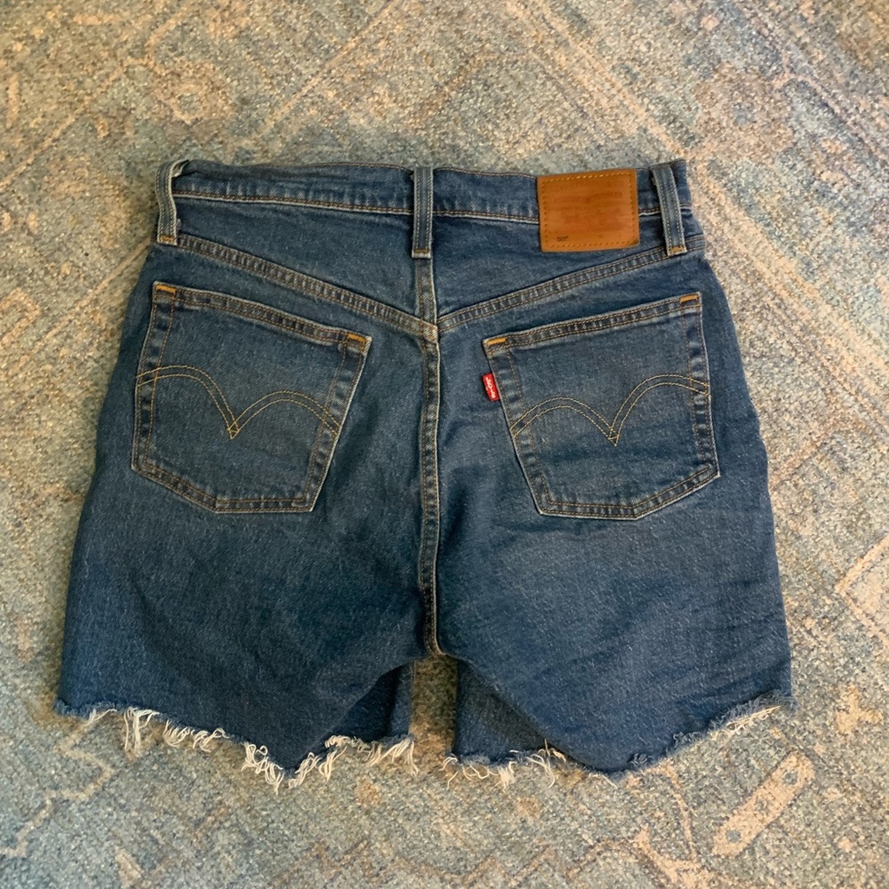 Levi shorts - sz 27 - Picture 2 of 3